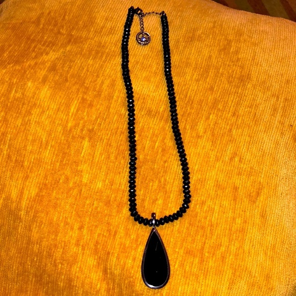 Trifari Jewelry - ❤️ EUC VTG late 90’s sexy Trifari tear drop necklace